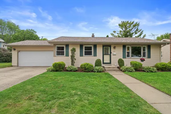 1971 Cascade Dr, Waukesha, WI 53188