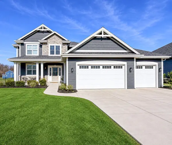 S54W25488 Pebble Brook Ct, Waukesha, WI 53189