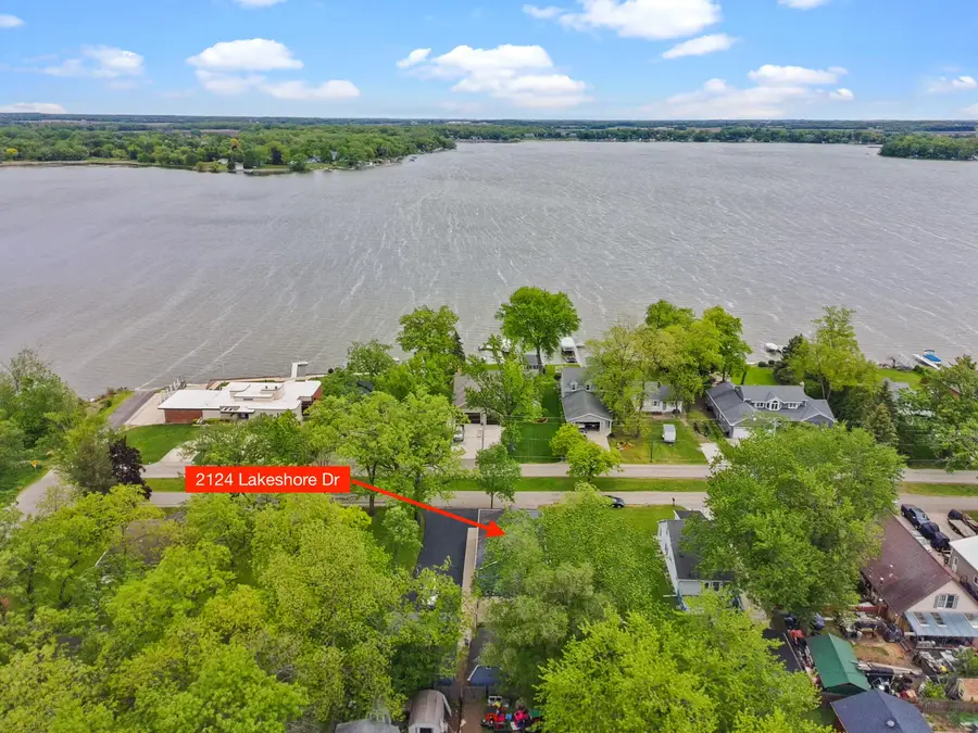 2124 Lakeshore Dr, Eagle Lake, WI 53139 - #2