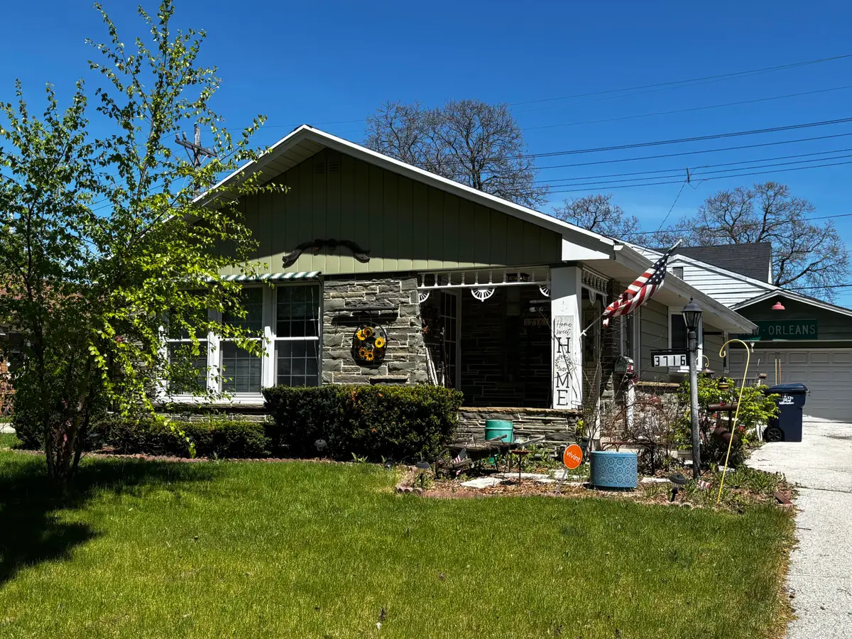3716 N 77th St, Milwaukee, WI 53222 - #1