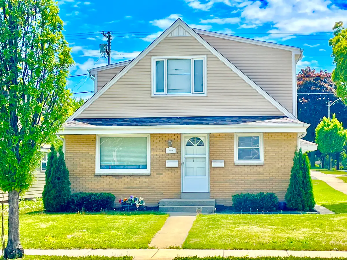 2131 W Layton Ave, Milwaukee, WI 53221 - #1