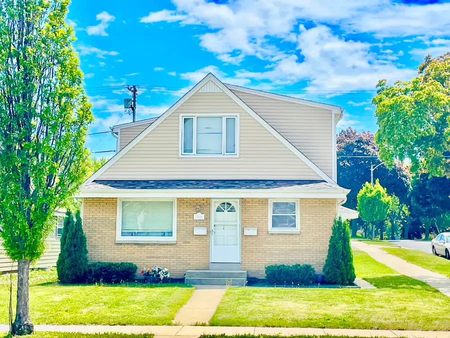 2131 W Layton Ave, Milwaukee, WI 53221 - #2