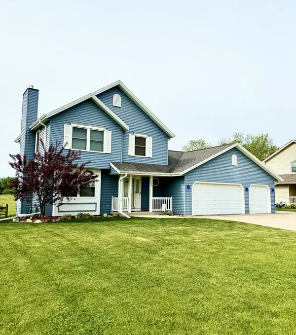 139 13th Ave, Union Grove, WI 53182