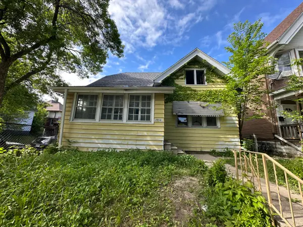 2932 W Juneau Ave, Milwaukee, WI 53208