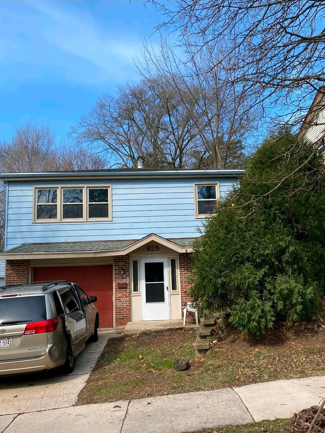 928 Aurora St, Waukesha, WI 53186 - #1