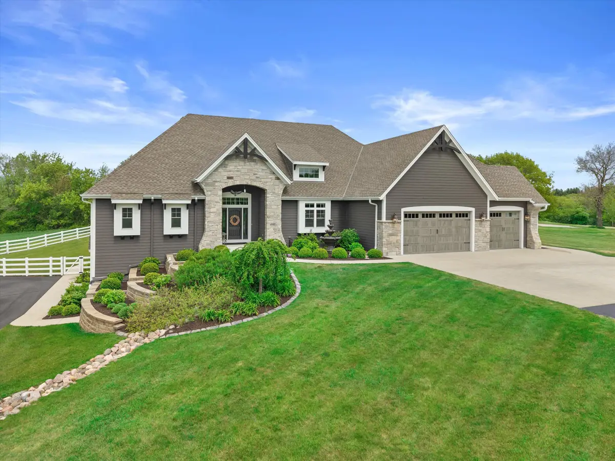 S66W24310 Skyline Ave, Vernon, WI 53189 - #1