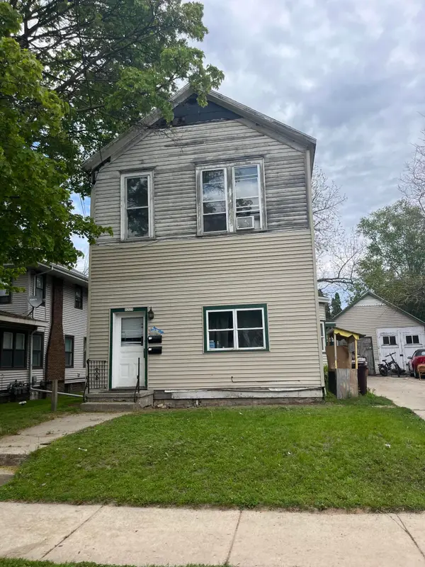 1223 S 8th St, Manitowoc, WI 54220
