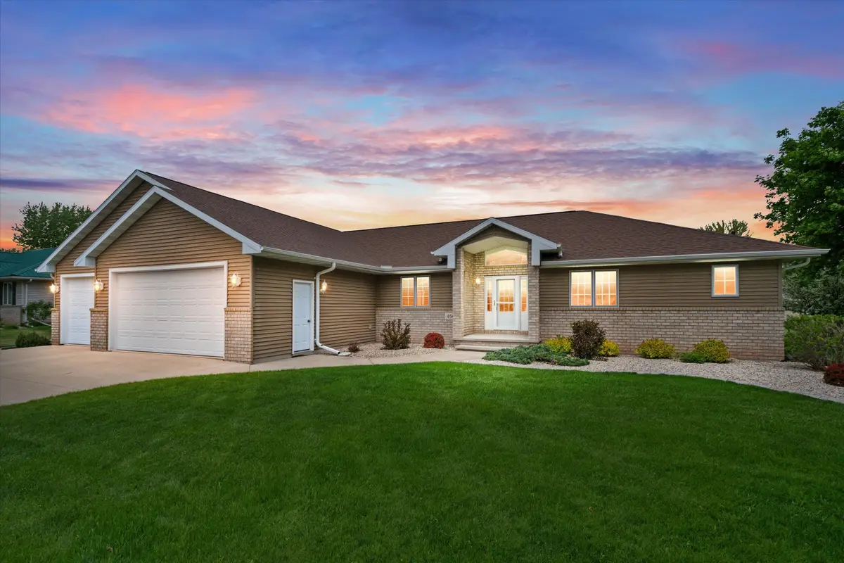 456 Wooden Shoe Cir, Holland, WI 54130 - #1