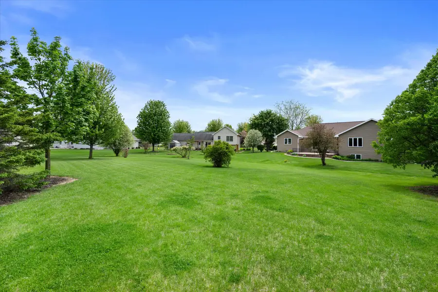 376 Minde Ct, Holland, WI 54130 - #2