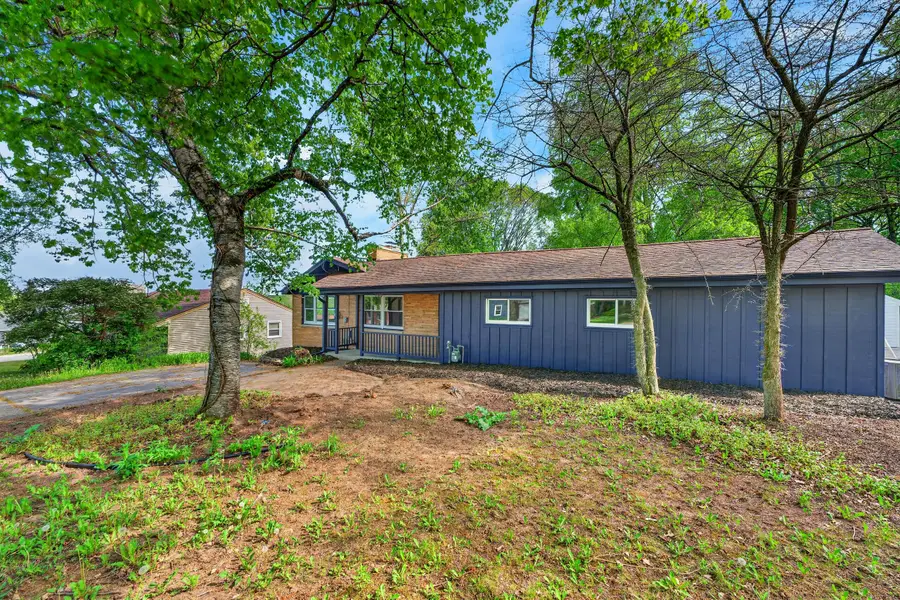 1775 Falls Rd, Grafton, WI 53024 - #2