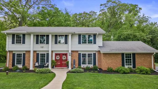 N10W27274 Rolling Ridge Dr, Pewaukee, WI 53188