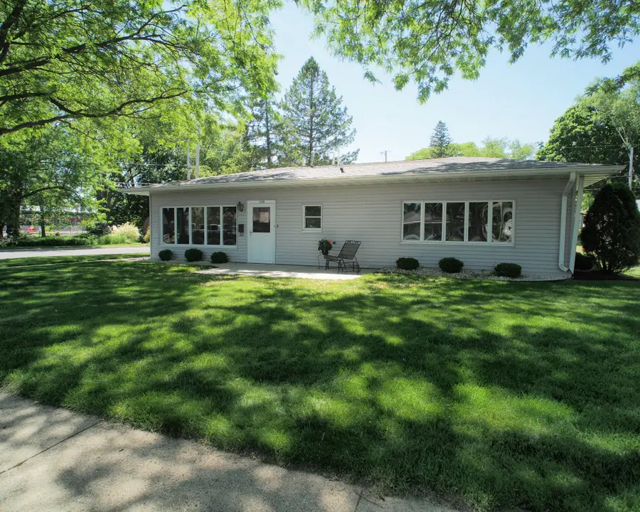 1300 Center St, Watertown, WI 53098 - #2