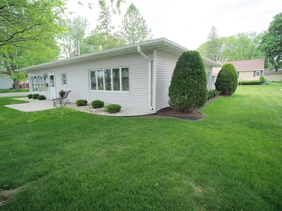 1300 Center St, Watertown, WI 53098 - #3