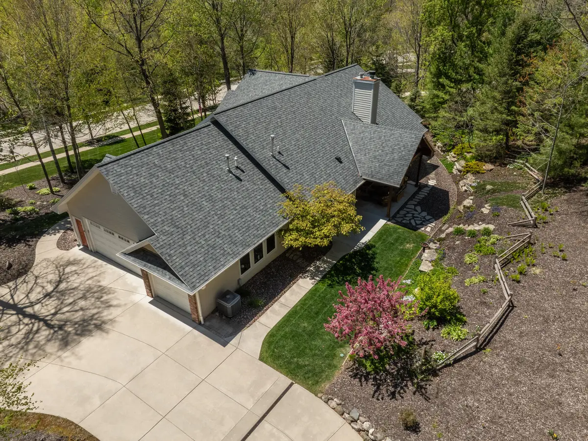 260 Glacial Dr, Slinger, WI 53086 - #1
