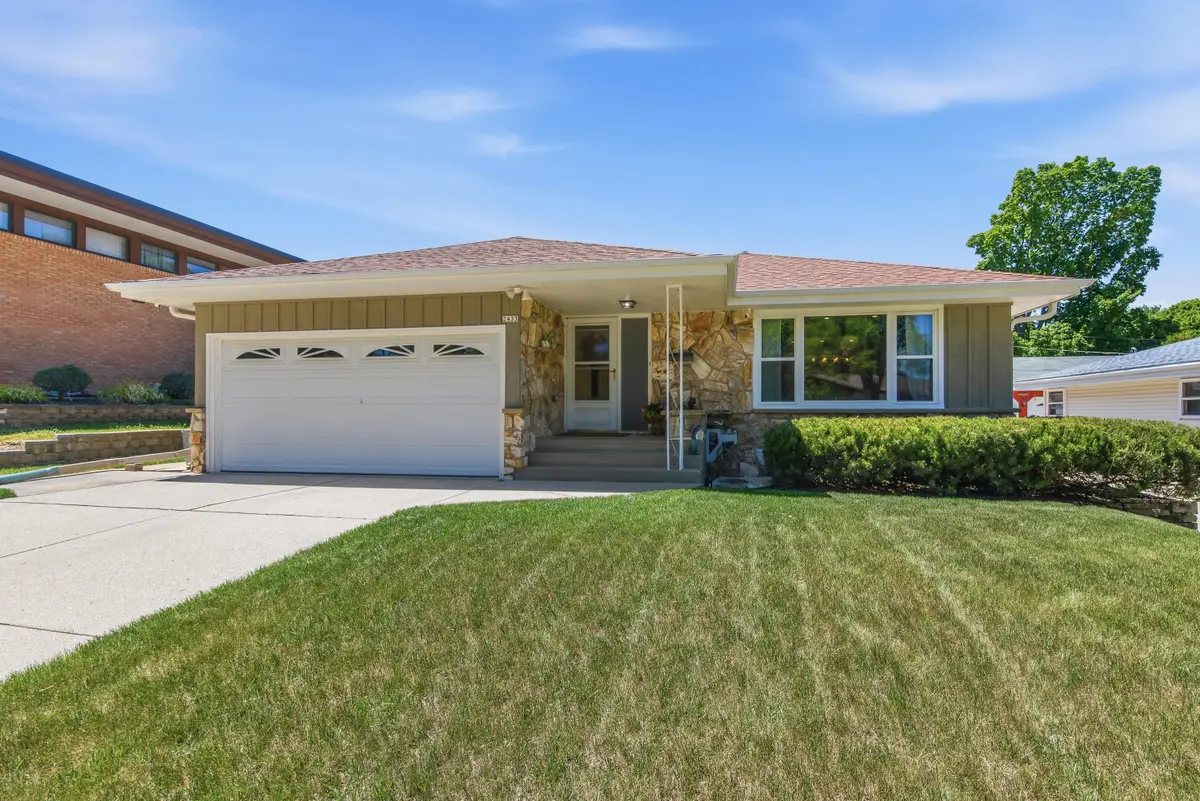2433 S 93rd St, West Allis, WI 53227 - #1