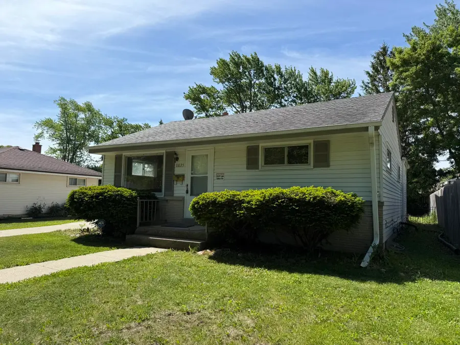 8835 W Bender Ave, Milwaukee, WI 53225 - #3