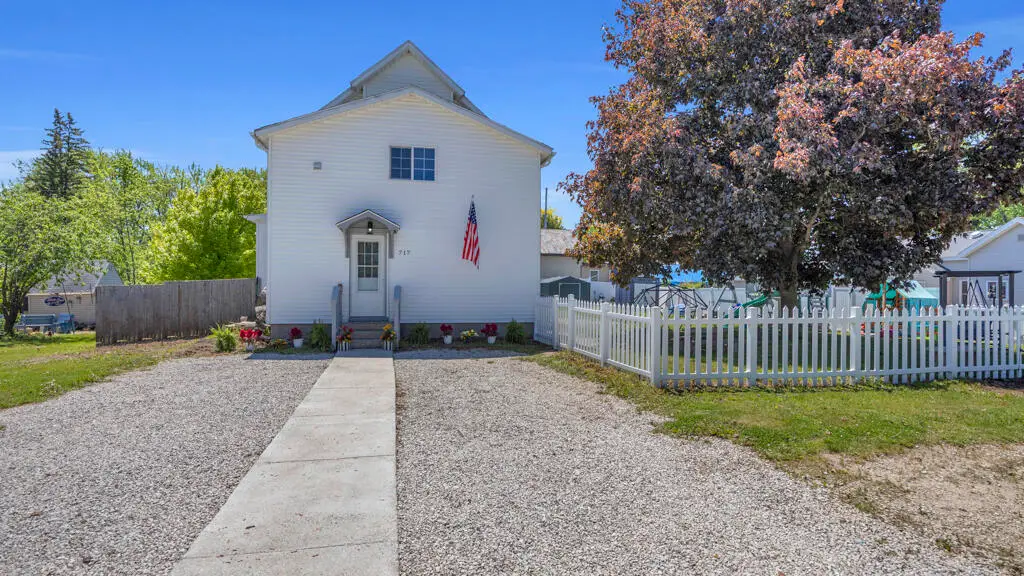 717 W 3rd St, Waldo, WI 53093 - #1