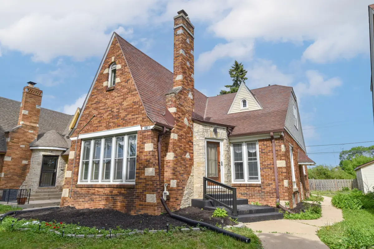 4306 N 21st St, Milwaukee, WI 53209 - #1