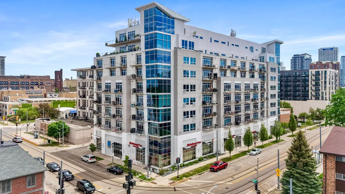 601 E Ogden Ave, Milwaukee, WI 53202 - #1