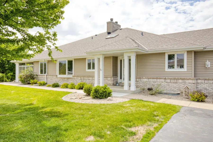 W173N7932 Bluejay Ct, Menomonee Falls, WI 53051 - #2