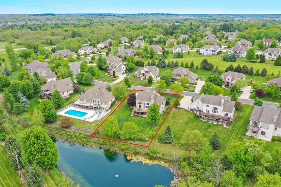 W218N5455 Taylors Woods Dr, Menomonee Falls, WI 53051 - #2