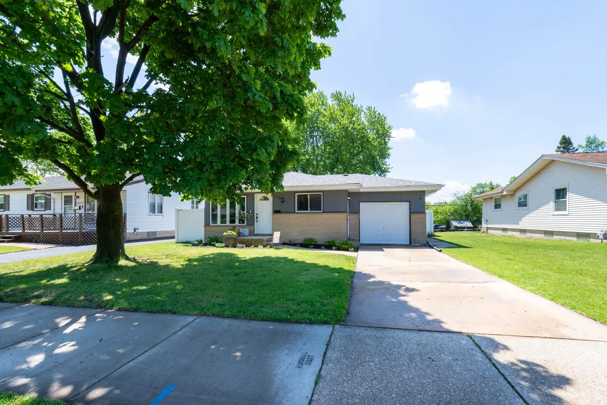 5331 Marboro Dr, Racine, WI 53406 - #1