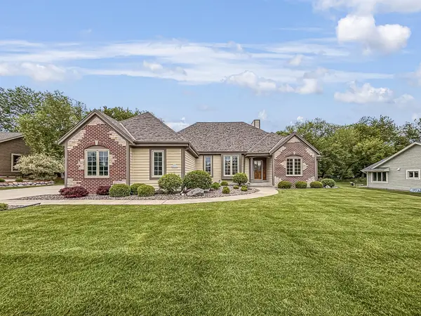 N22W26746 Shooting Star Rd, Pewaukee, WI 53072