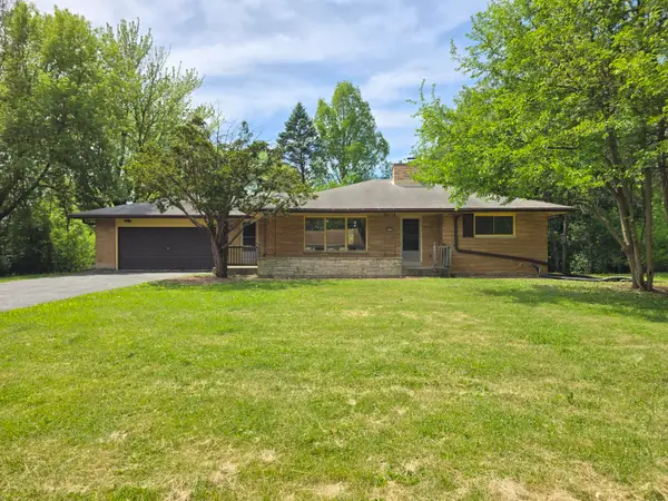 3245 N 129th St, Brookfield, WI 53005
