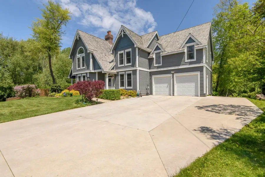 5201 Hunt Club Rd E, Wind Point, WI 53402 - #3