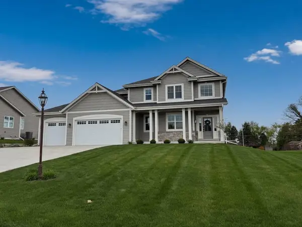S54 W25487 Pebble Brook Ct, Waukesha, WI 53189