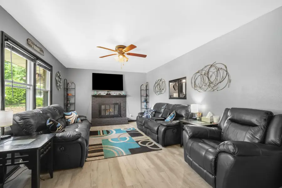 1666 Dellwood Ct, Grafton, WI 53024 - #3