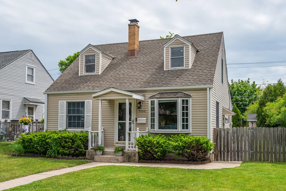 3600 N 100th St, Milwaukee, WI 53222 - #1