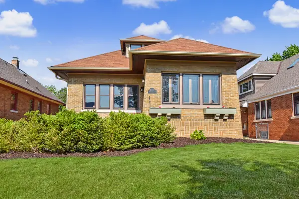 2439 Lefeber Ave, Wauwatosa, WI 53213