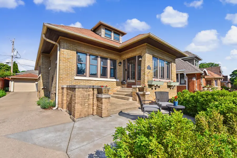 2439 Lefeber Ave, Wauwatosa, WI 53213 - #2