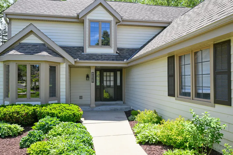 18465 St Andrew Ct, Brookfield, WI 53045 - #2