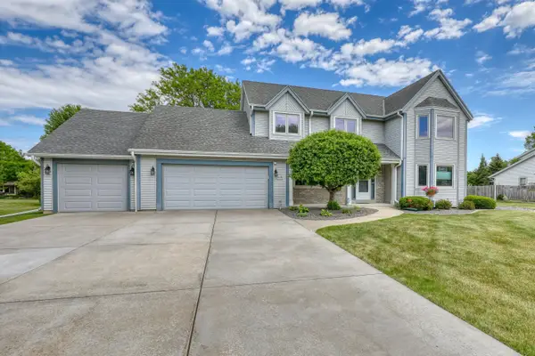 W146N6234 Wigwam Ct, Menomonee Falls, WI 53051