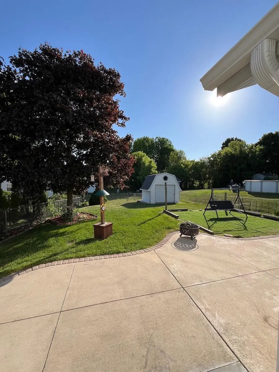 241 Quail Cir, West Bend, WI 53095 - #2