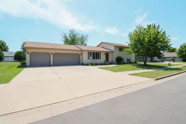 912 Packer Dr, Holmen, WI 54636