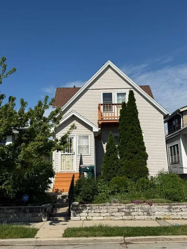1705 S 71st St, West Allis, WI 53214