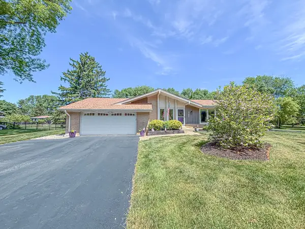 21660 Mayrose Blvd, Brookfield, WI 53045