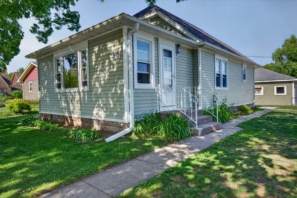 305 E 1st Ave, Holmen, WI 54636