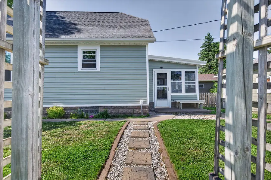 305 1st Ave E, Holmen, WI 54636 - #3