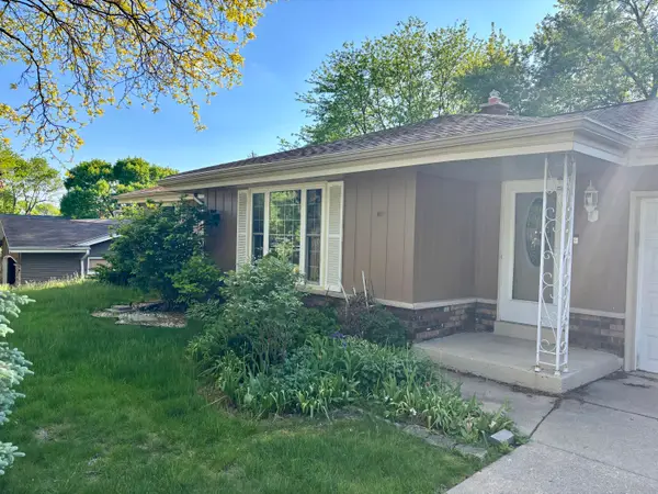 506 Cheyenne Dr, Waukesha, WI 53188