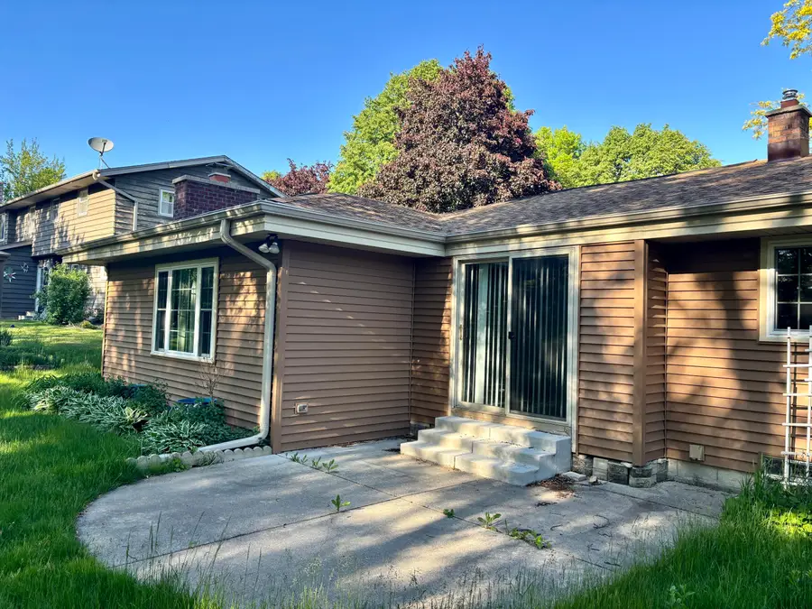 506 Cheyenne Dr, Waukesha, WI 53188 - #3