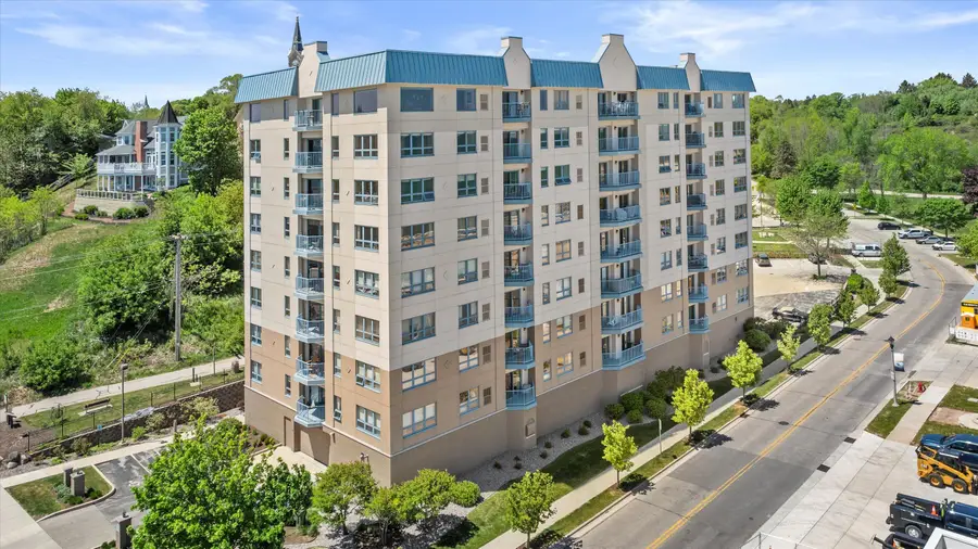 415 N Lake St, Port Washington, WI 53074 - #2