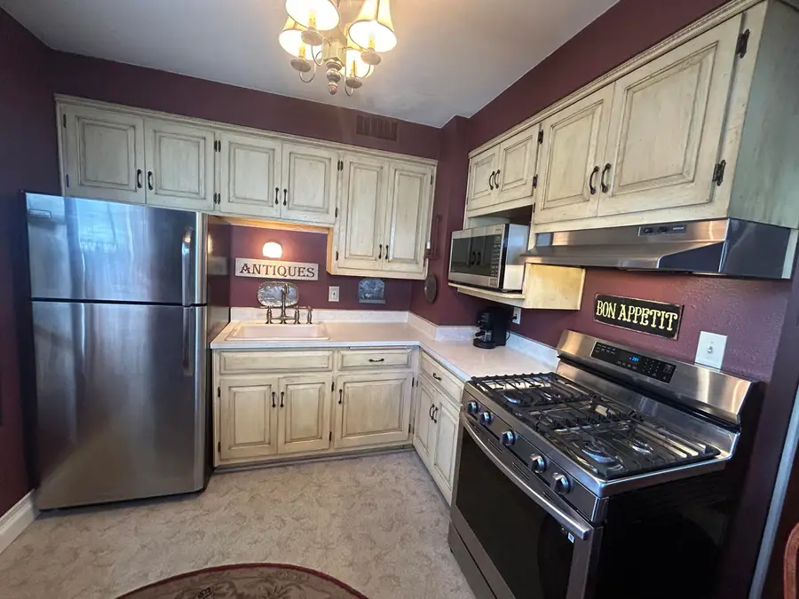 1125 Lindbergh Ave, Waukesha, WI 53188 - #2