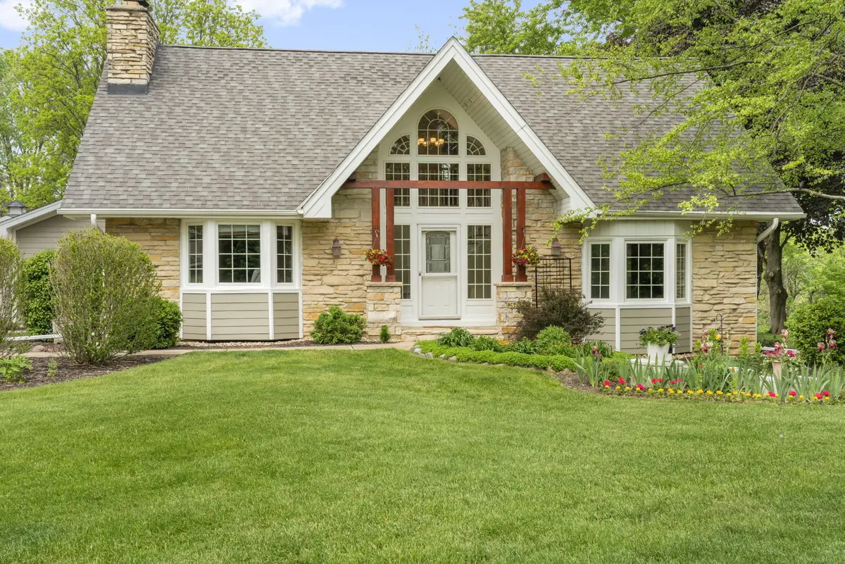 N24W26730 Accent Ct, Pewaukee, WI 53072 - #1