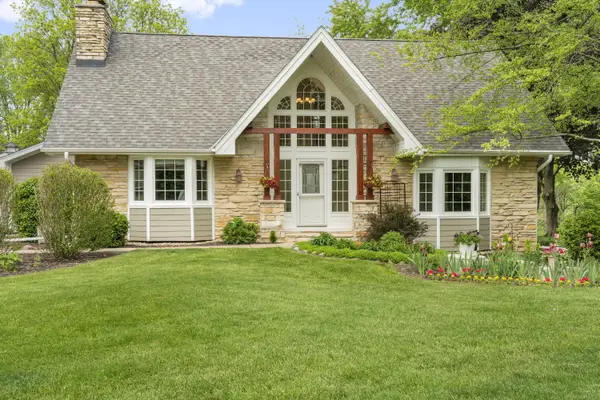 N24W26730 Accent Ct, Pewaukee, WI 53072