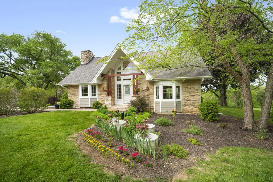 N24W26730 Accent Ct, Pewaukee, WI 53072 - #2