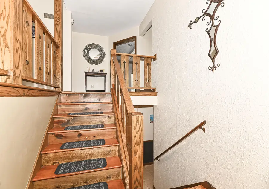 21601 W Lochinvar Ln, New Berlin, WI 53146 - #3